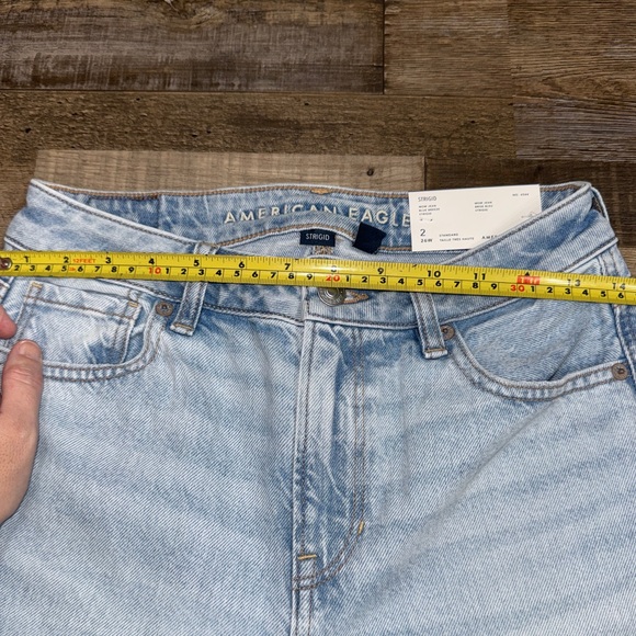 American Eagle Mom Jeans Strigid High Rise Light Wash Denim Size 2 NWT - Picture 3 of 7